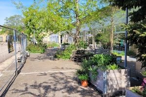 Rathausblock - Dragonerareal: Blau-grüne Infrastruktur für ein urbanes Mischquartier mit historischem Bestand